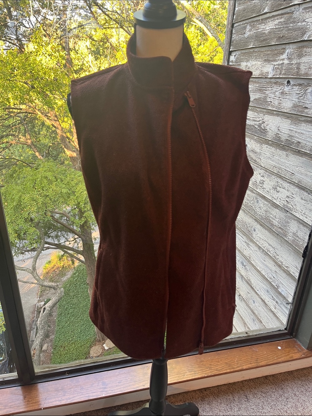Athleta Sleeveless Zip-Front Fleece Vest in Deep Burgundy